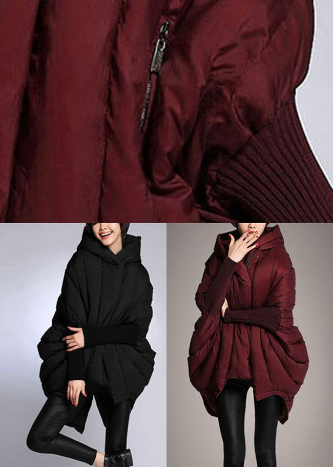 Einfache schwarze Winter-Daunenjacke mit losen Taschen und asymmetrischem Design