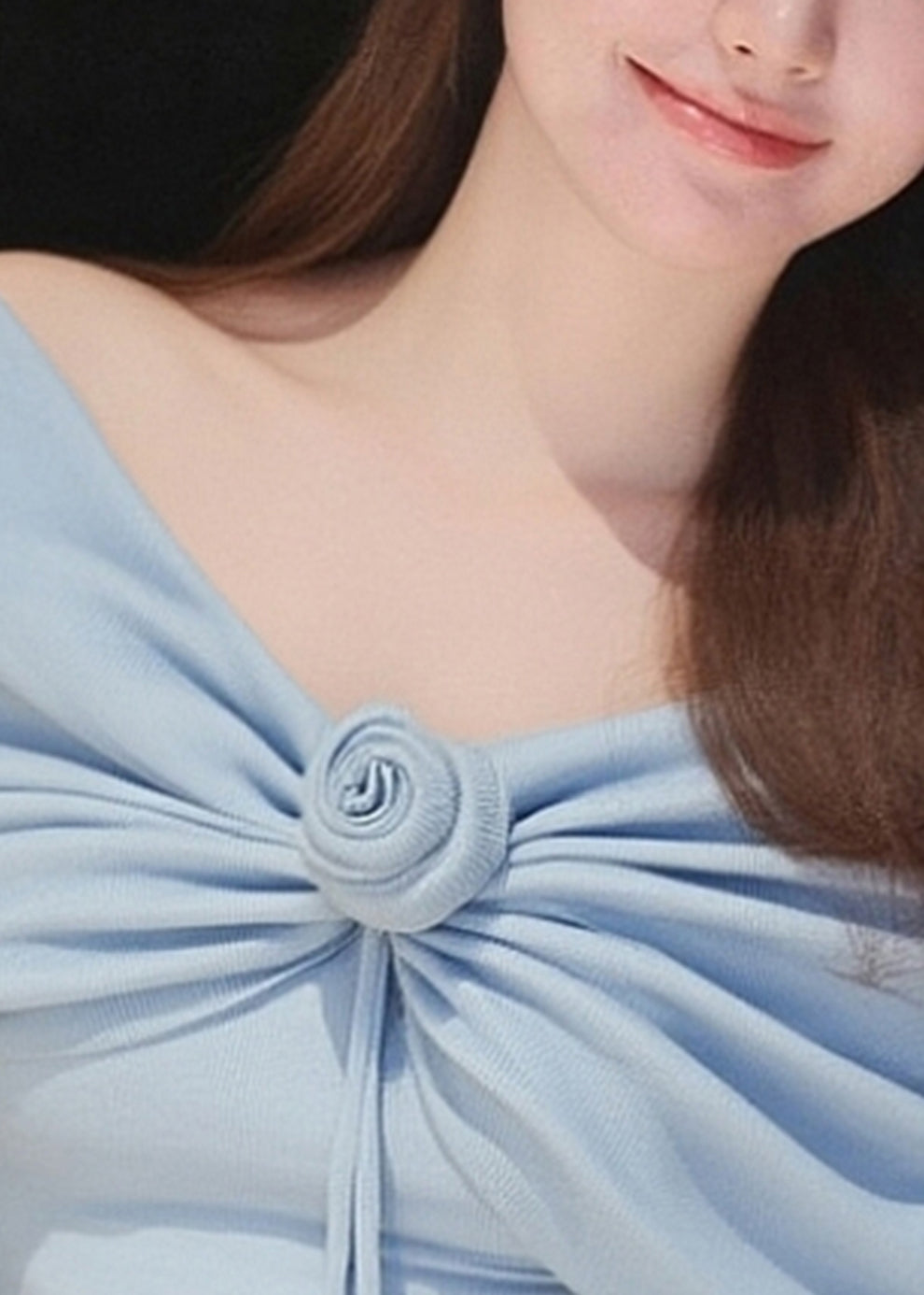 Suéter de punto de patchwork con cuello oblicuo azul de corte entallado para primavera