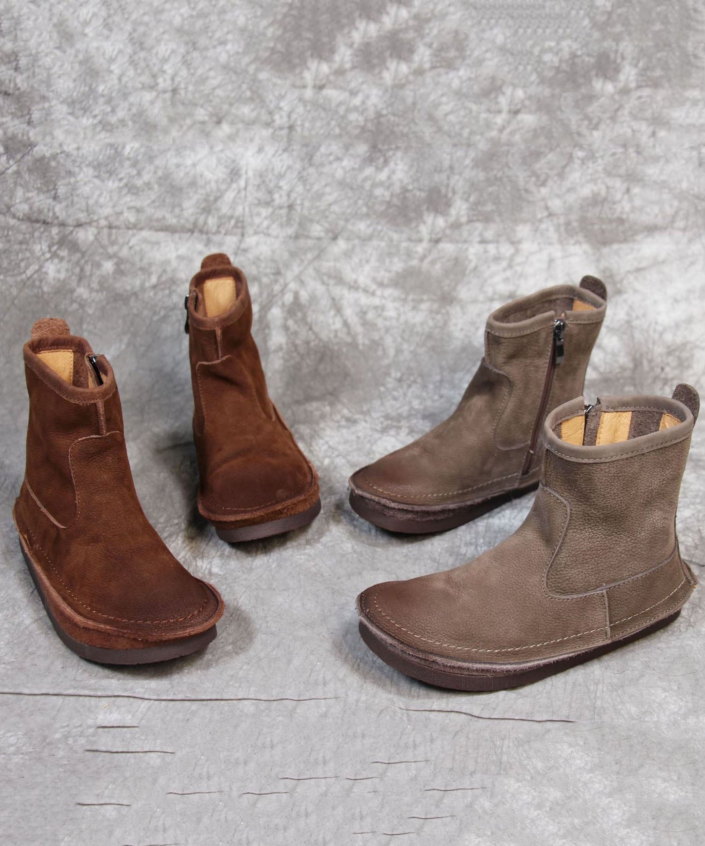Weiche, graue Stiefel mit Reißverschluss aus Rindsleder, elegante Stiefel mit gekreuzten Riemen
