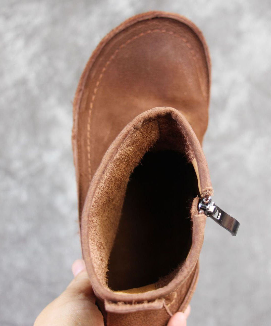 Weiche, graue Stiefel mit Reißverschluss aus Rindsleder, elegante Stiefel mit gekreuzten Riemen
