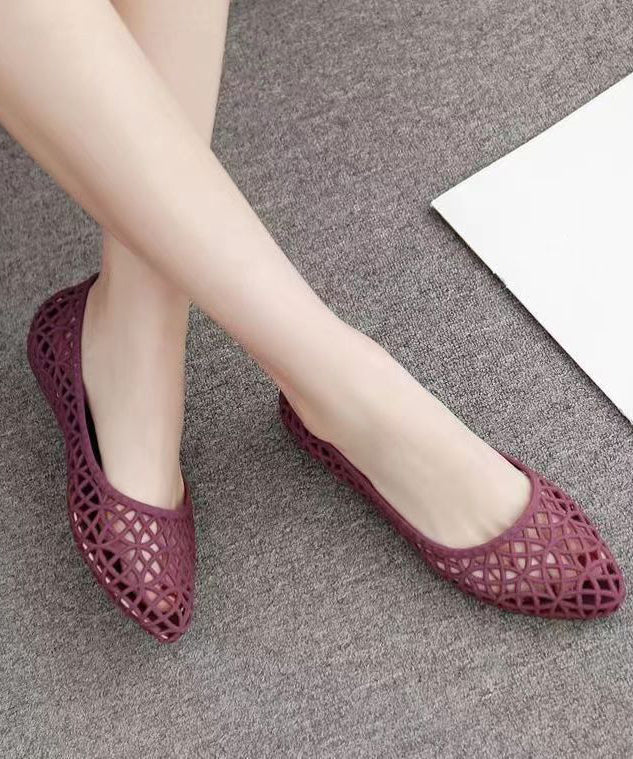 Weiche, violette Strand-Wassersandalen mit Hohlsaum