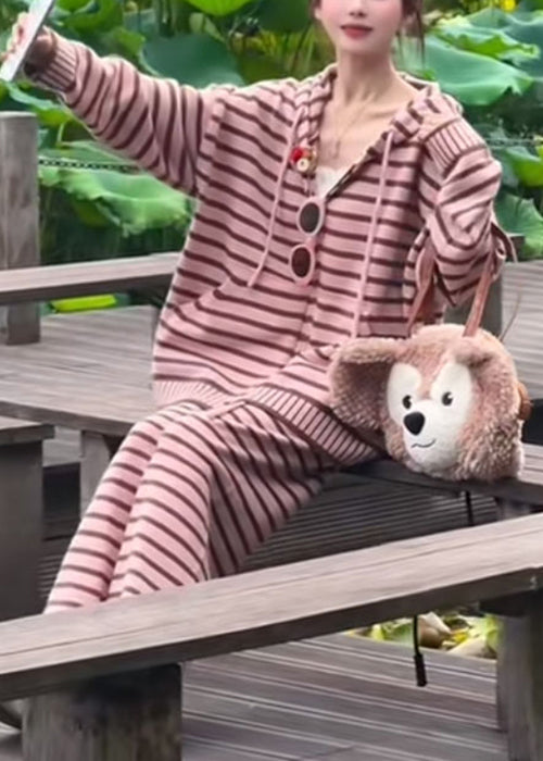 Gestreiftes, schwarzes Strick-Zweiteiler-Set mit Kapuze und Reißverschluss für den Herbst