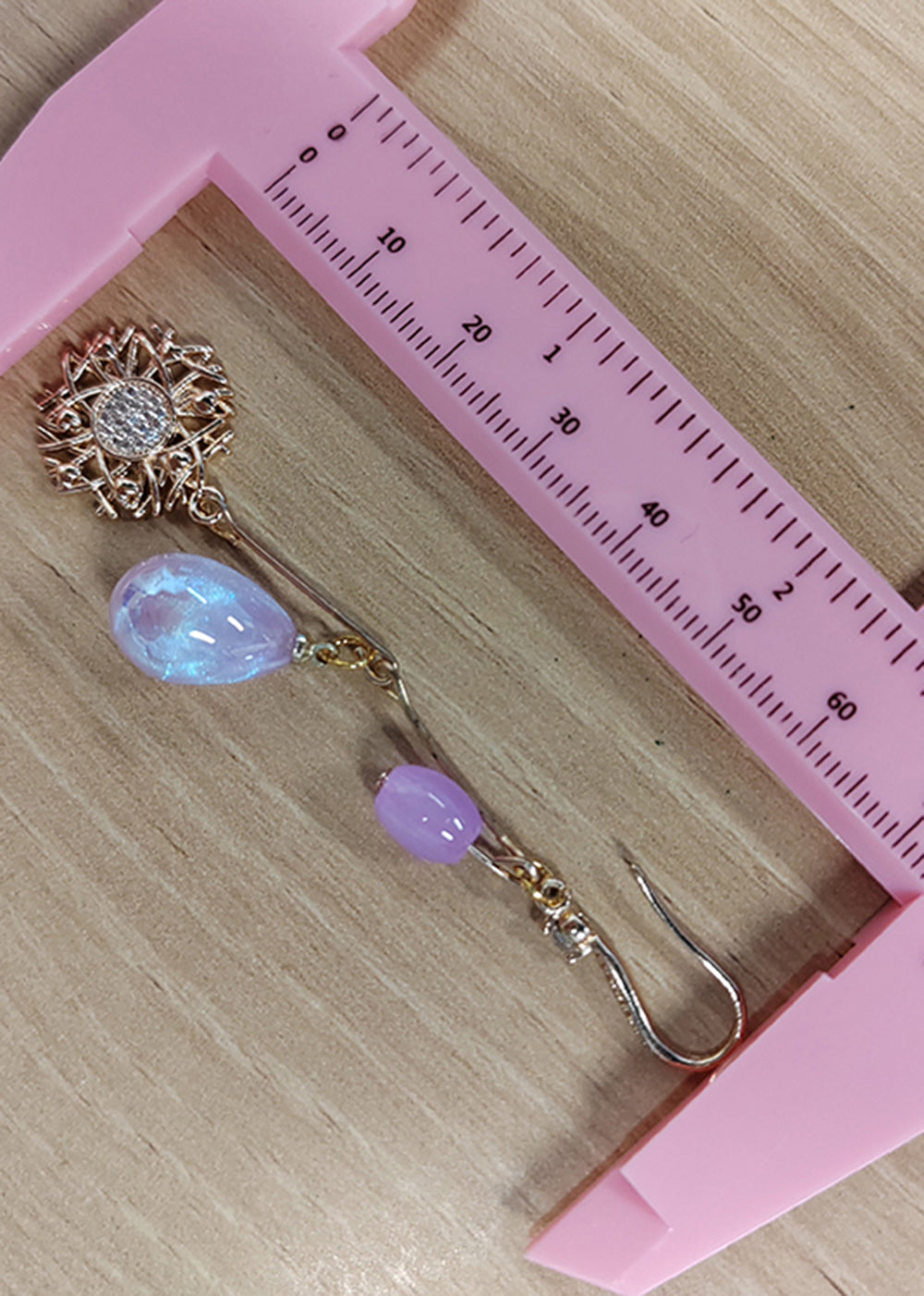 Pendientes colgantes de oro de 14 quilates con forma de girasol y cuentas de agua moradas