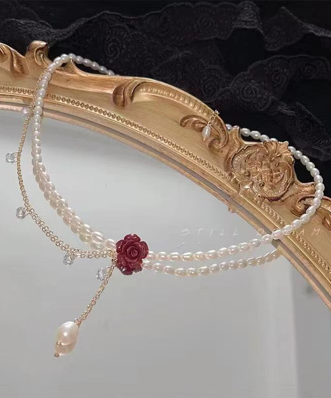 Collar con colgante de rosa de perla dorada en plata de ley roja