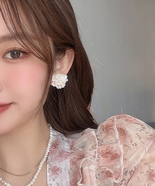 Pendientes de botón con diseño floral de acrílico en plata de ley blanca