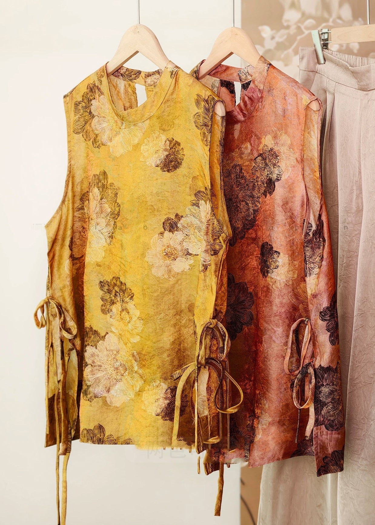 Style Yellow Stand Collar Print Tie Waist Tops Sleeveless