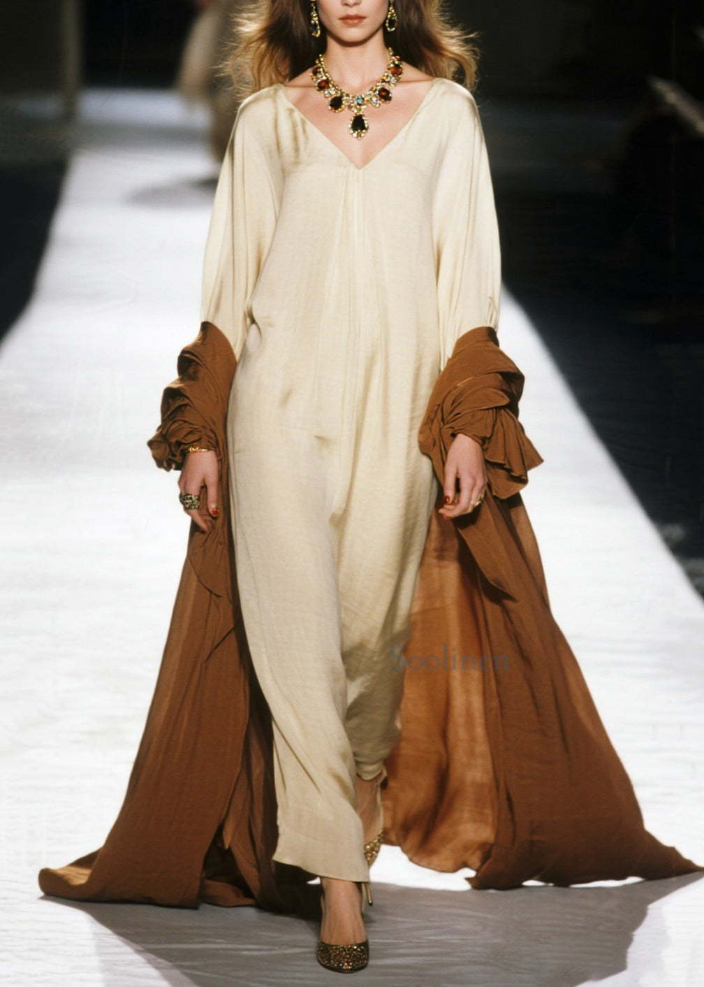 Elegante vestido de fiesta de algodón beige extragrande con patchwork y dobladillo extragrande