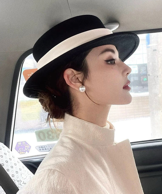 Elegante sombrero cloche de lana negro