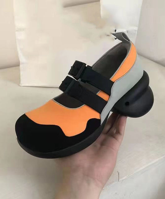 Stilvolle Ballerinas aus Kunstleder mit Schnallenriemen und klobigen High Heels in Farbblock-Optik