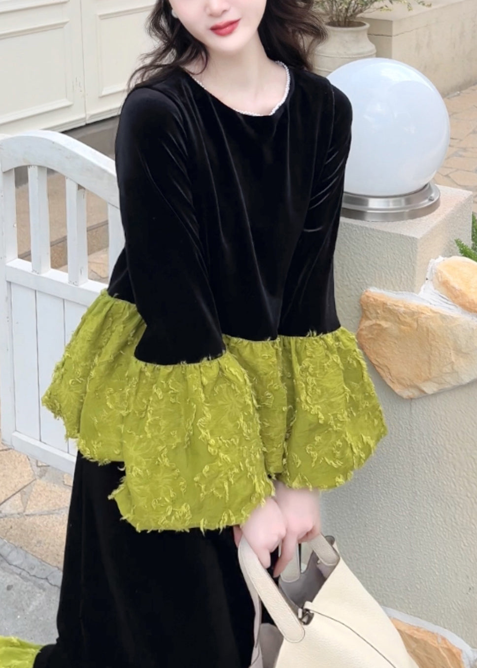 Stilvolles zweiteiliges Set aus Samt mit Farbblock-Design, Rundhalsausschnitt und Patchwork-Optik für den Frühling