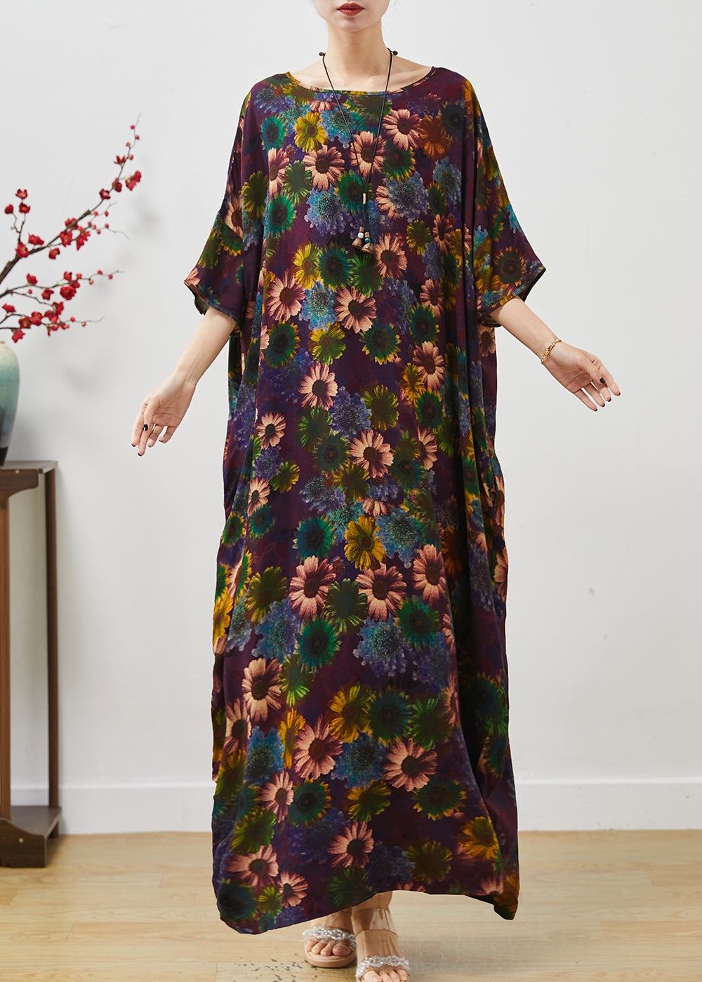 Stilvolles mattes lila übergroßes Sonnenblumen-Print-Baumwoll-Robenkleid