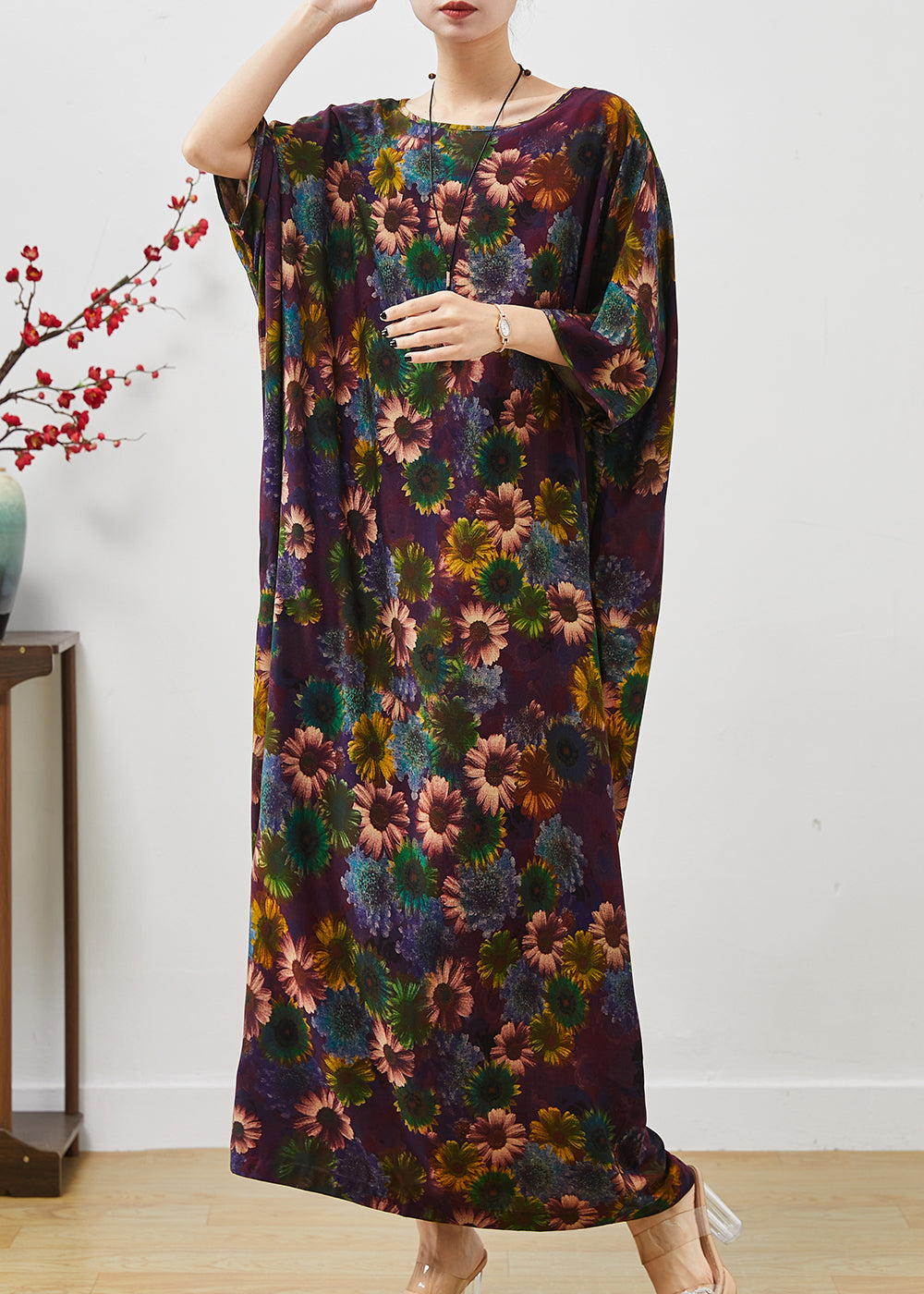 Stilvolles mattes lila übergroßes Sonnenblumen-Print-Baumwoll-Robenkleid
