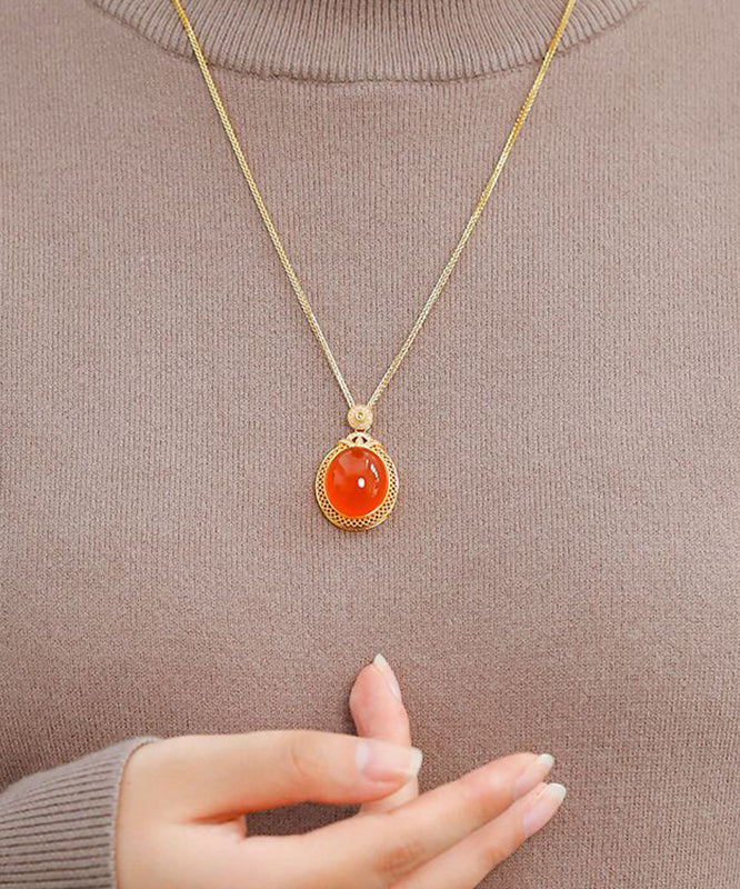 Elegante collar con colgante de ágade con incrustaciones de plata de ley dorada