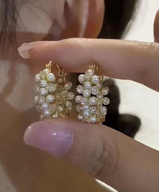 Elegantes pendientes de aro con perla y circonitas doradas en plata de ley