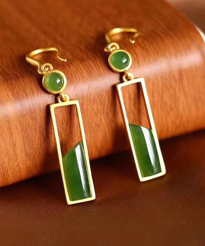 Elegantes pendientes colgantes de jade verde con incrustaciones en plata de ley