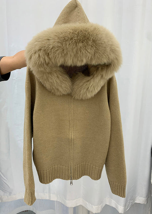 Stilvoller rosa Strickmantel mit Fuchskragen, Reißverschluss und Patchwork-Design für den Winter