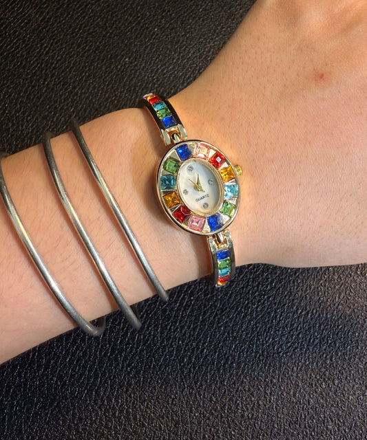 Elegantes relojes de aleación de arcoíris con cristales cromáticos