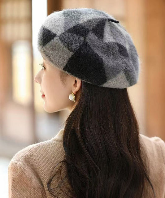 Stilvolle rote, kuschelige, warme Wollmütze