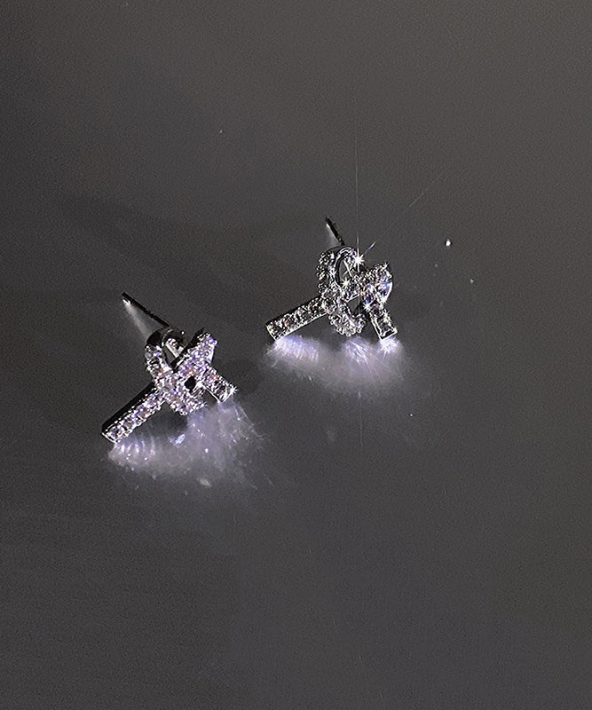 Elegantes pendientes de plata de ley con circonitas y seda