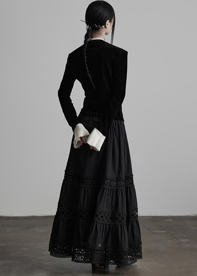 Einzigartiges schwarzes Patchwork-Top aus Seidenvelours mit V-Ausschnitt für den Frühling