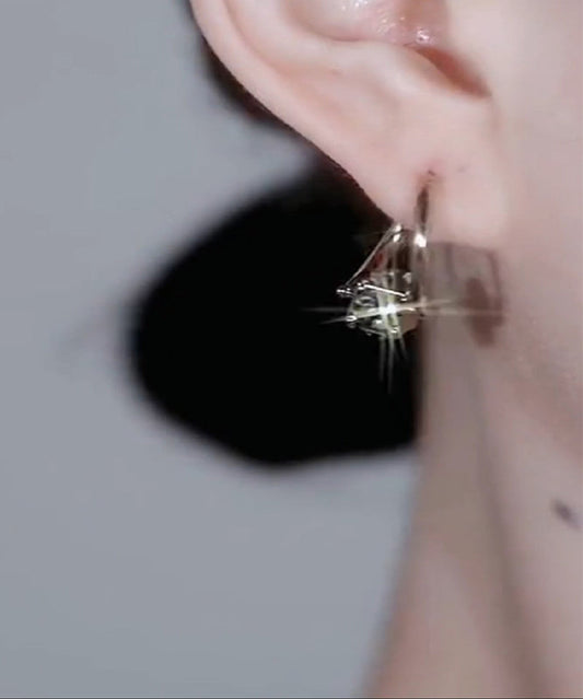 Pendientes de aro únicos con cristales de circonita de aleación gris