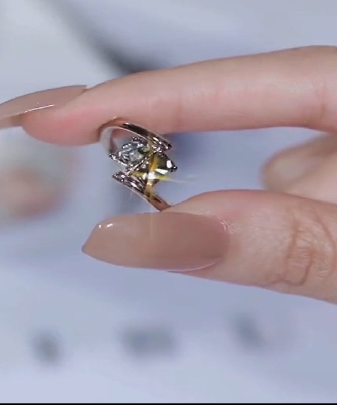 Einzigartige Ohrringe aus grauer Legierung mit Zirkonkristallen