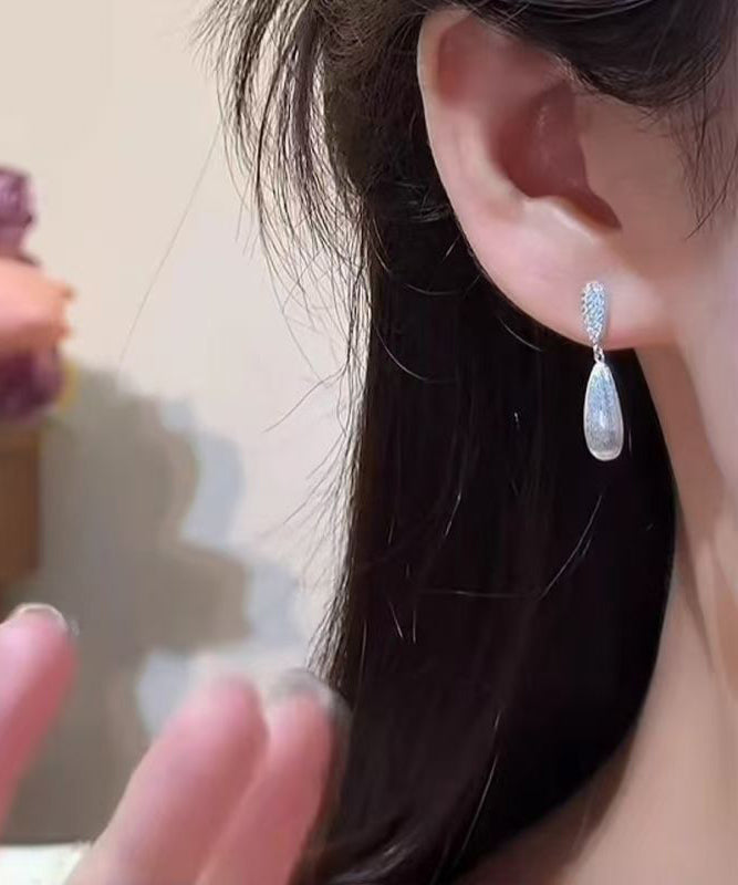 Pendientes únicos de gota de agua con circonitas de aleación de cobre y seda