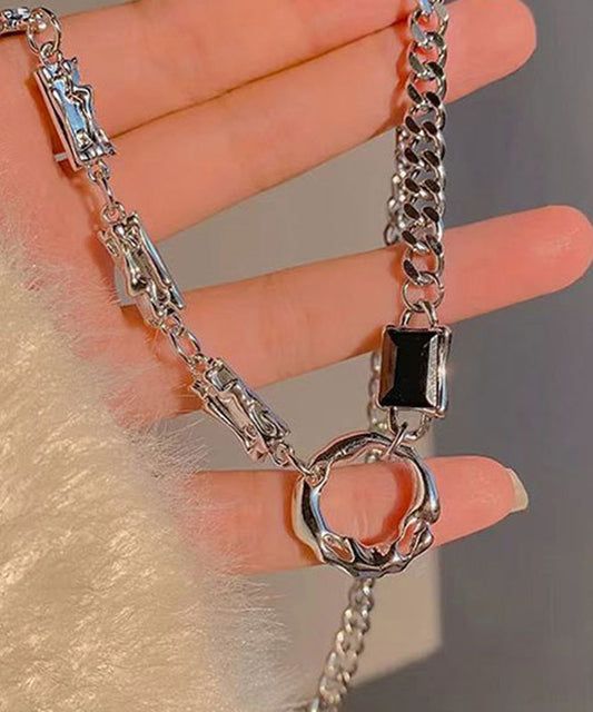 Einzigartige Lariat-Halskette aus Seide, Sterlingsilber und Obsidian mit asymmetrischem Patchwork-Design.