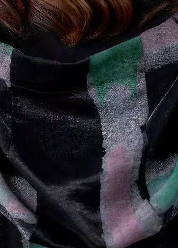 Einzigartiges hochgeschlossenes Baumwollkleid mit Bindegürtel in der Taille. Schwarzes, lockeres Catwalk-Kleid