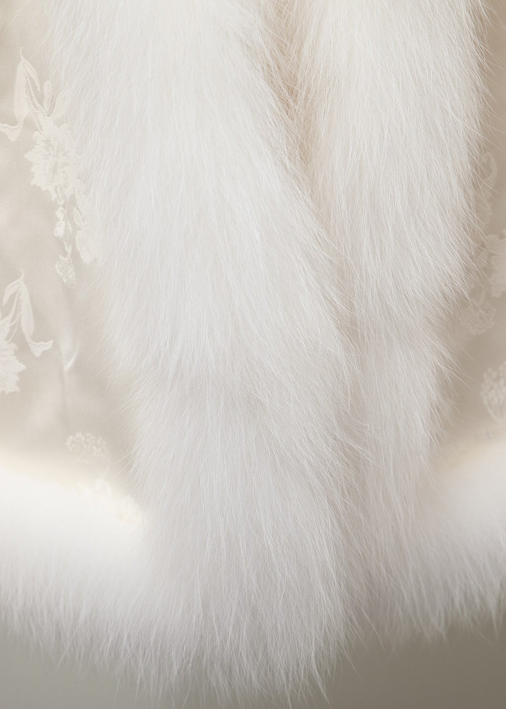 Vintage Wintermantel aus schwarzem Jacquard-Patchwork mit Fuchsfell und Entendaunen