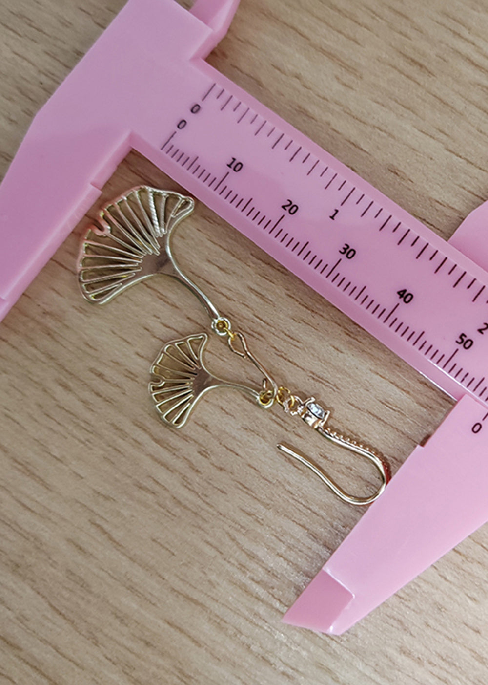 Pendientes vintage de hoja de ginkgo con circonitas en oro de 14 quilates