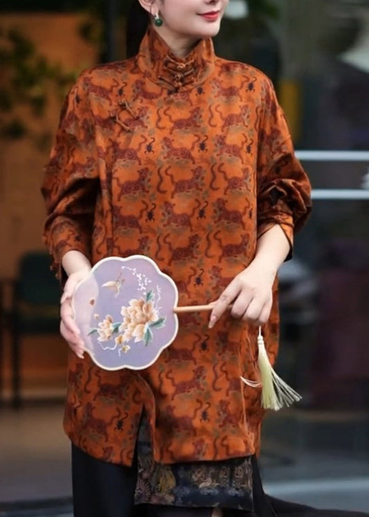 Camisa vintage naranja con cuello alto, estampado lateral abierto y manga tres cuartos