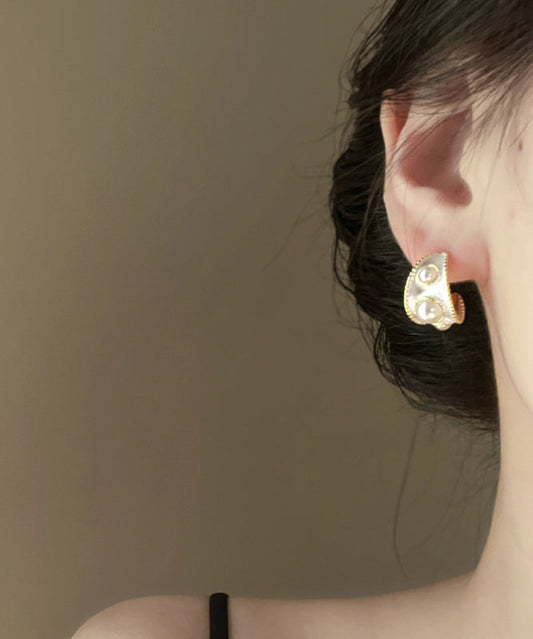 Pendientes de aro vintage en forma de C con perla dorada en plata de ley blanca