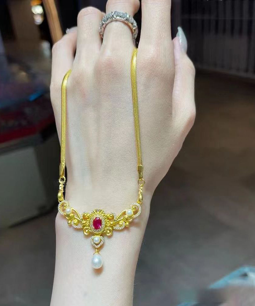 Collar con colgante de borla con gema de circonita y perla dorada antigua de Vogue Gold