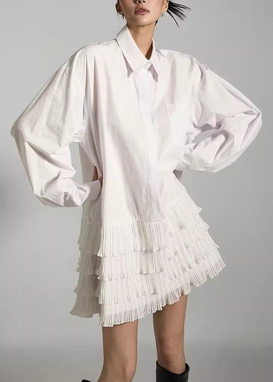 Vestido de algodón blanco con bolsillos arrugados y cuello Peter Pan