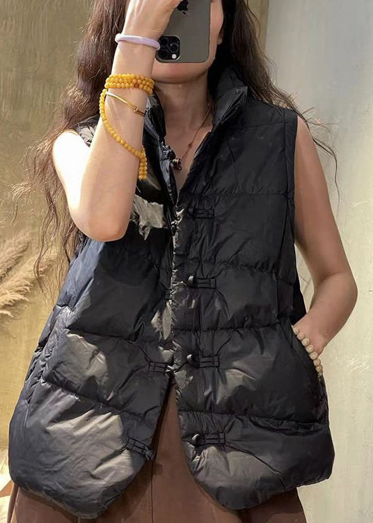 Ärmellose Damenweste in Karamell mit Stehkragen, Knopfleiste, Taschen und Baumwollfüllung.