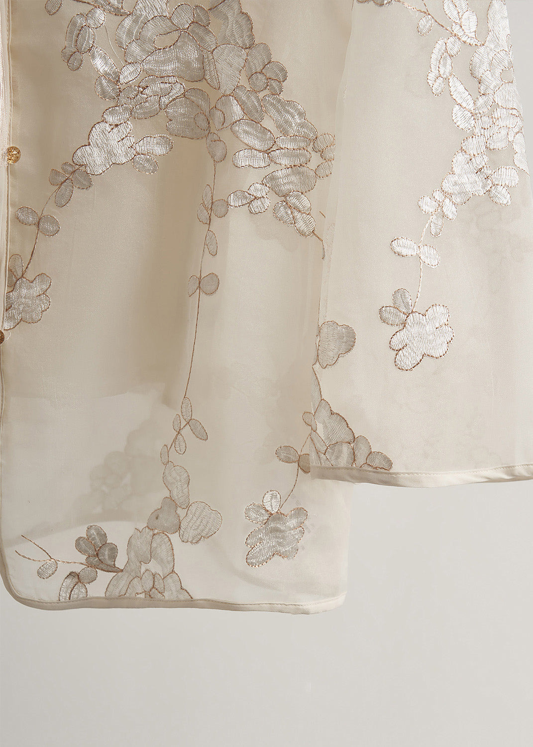 Damen-Seidenmäntel in Weiß mit Quasten und Stickerei, Frühling