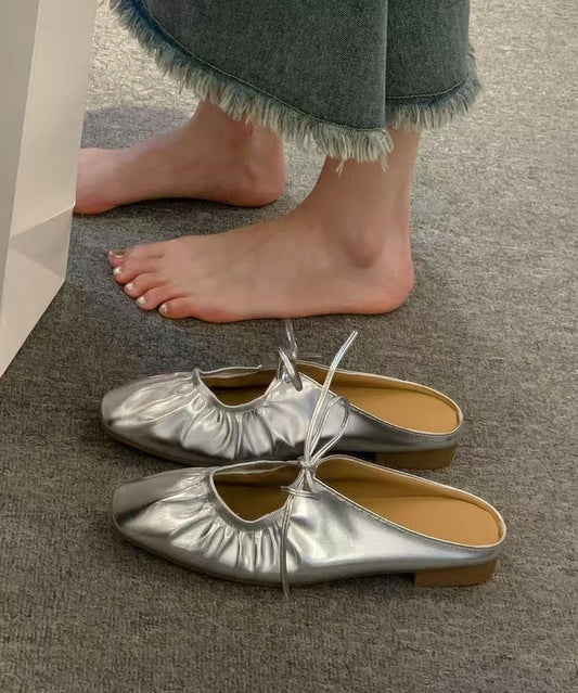 Sandalias cómodas de piel sintética amarilla con diseño arrugado y empalme