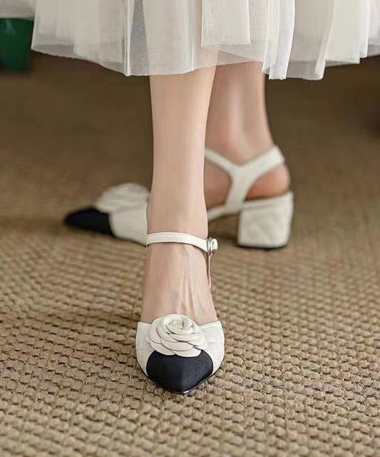 Gelbe Sandalen aus Kunstleder mit spitzer Zehenpartie und klobigem Absatz