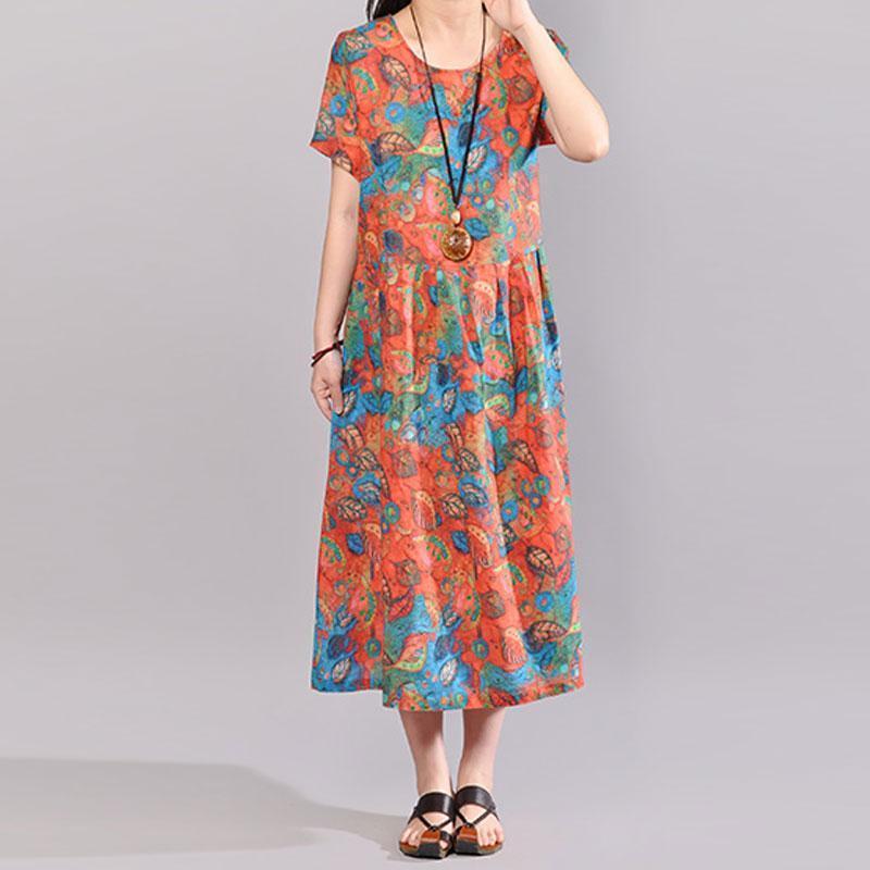 Baggy-Kleid aus natürlicher Baumwolle. Locker sitzendes, kurzärmliges, bedrucktes Sommerkleid mit Rundhalsausschnitt