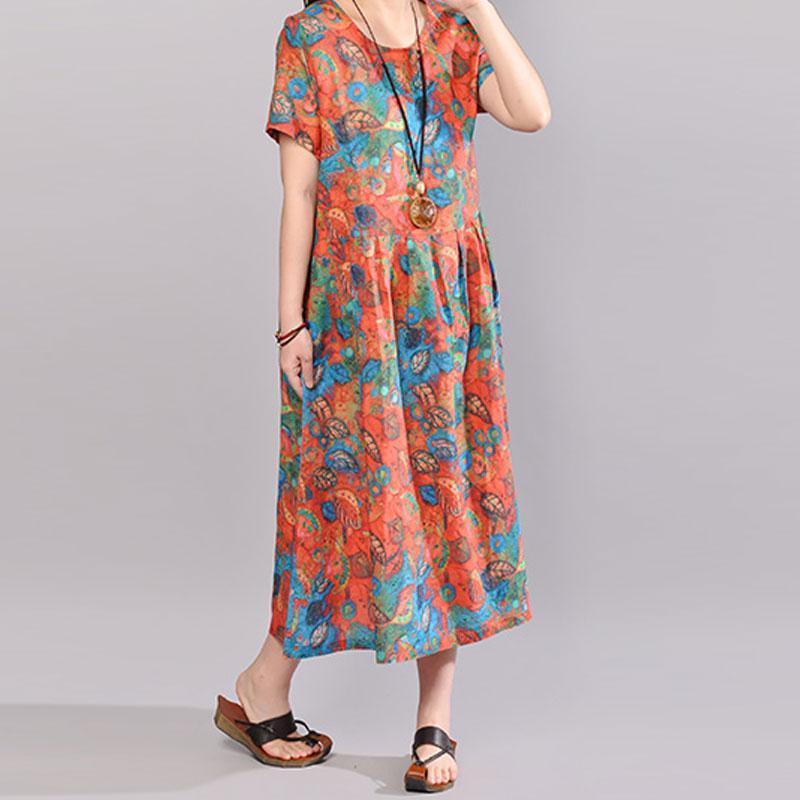 Baggy-Kleid aus natürlicher Baumwolle. Locker sitzendes, kurzärmliges, bedrucktes Sommerkleid mit Rundhalsausschnitt