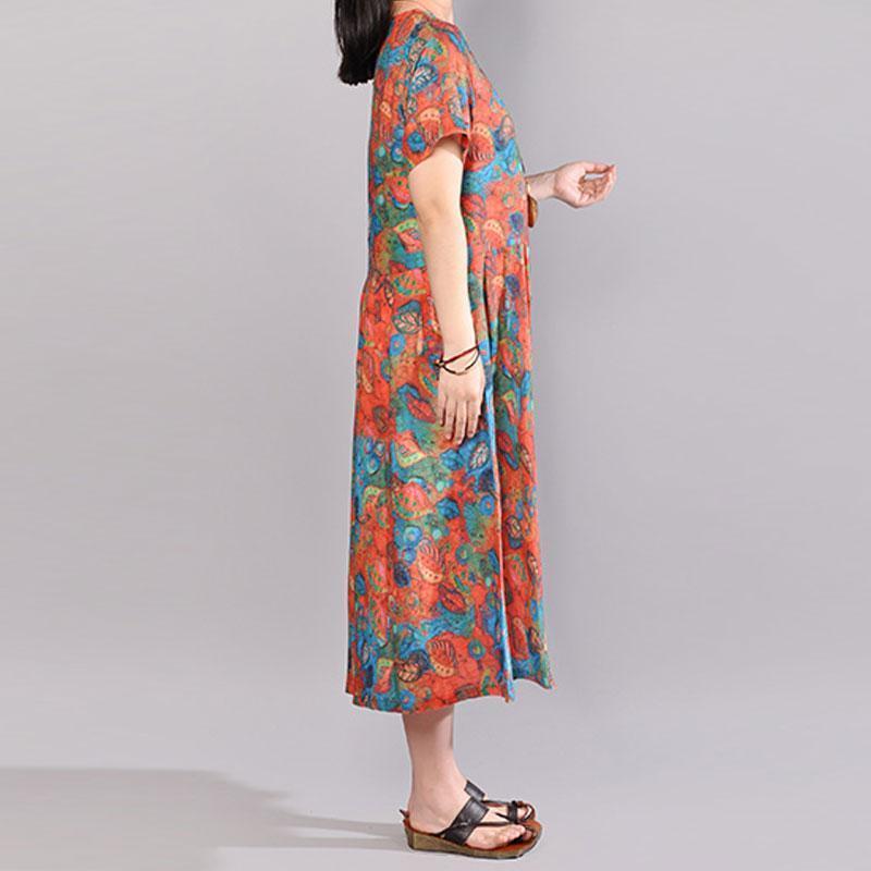Baggy-Kleid aus natürlicher Baumwolle. Locker sitzendes, kurzärmliges, bedrucktes Sommerkleid mit Rundhalsausschnitt
