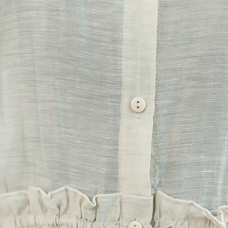 Baggy Off White Midi-Kleider aus Leinen-Seide-Mischgewebe. Locker sitzendes Freizeitkleid mit feiner Taillenschnürung, langen Ärmeln und Rundhalsausschnitt.