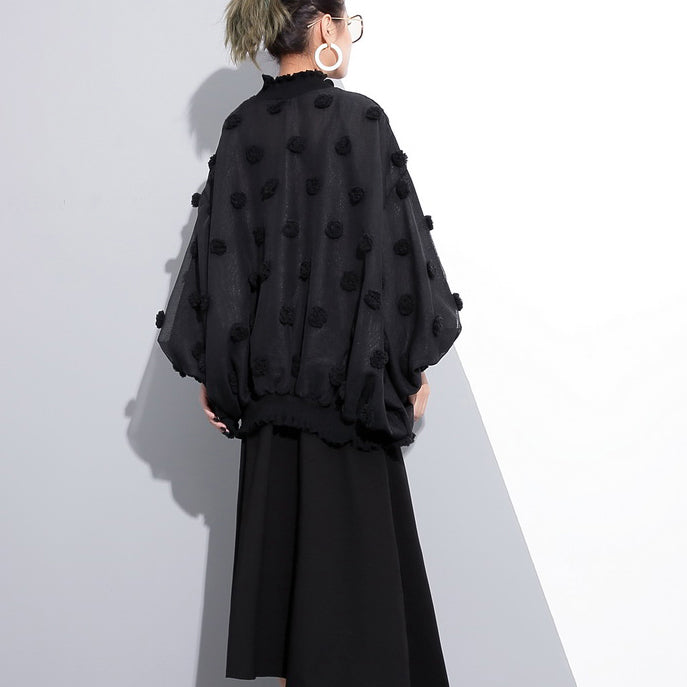 Boutique schwarze Bluse aus reiner Baumwolle in Übergröße, Reisekleidung, elegante Baumwollblusen mit Fuzzy-Ball-Dekor