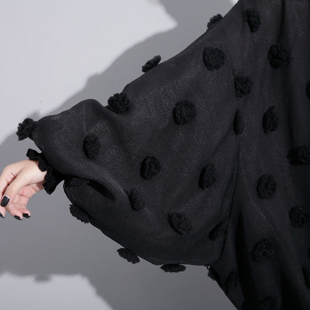 Boutique schwarze Bluse aus reiner Baumwolle in Übergröße, Reisekleidung, elegante Baumwollblusen mit Fuzzy-Ball-Dekor