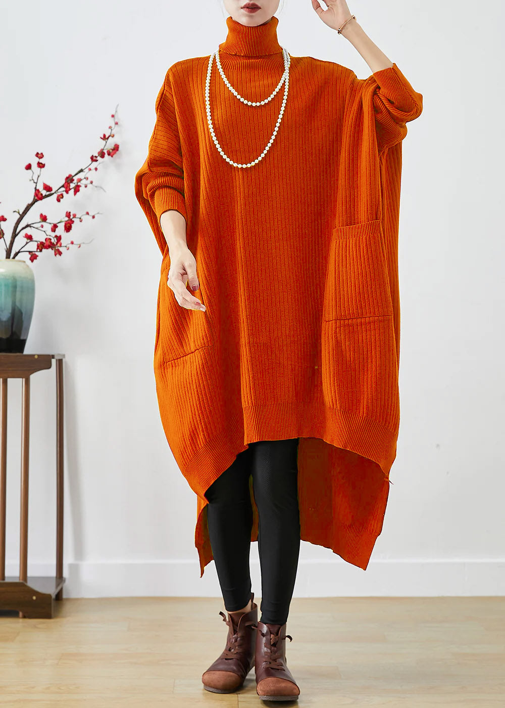 Blaues Oversize-Strickpulloverkleid mit Rollkragen und asymmetrischen Fledermausärmeln