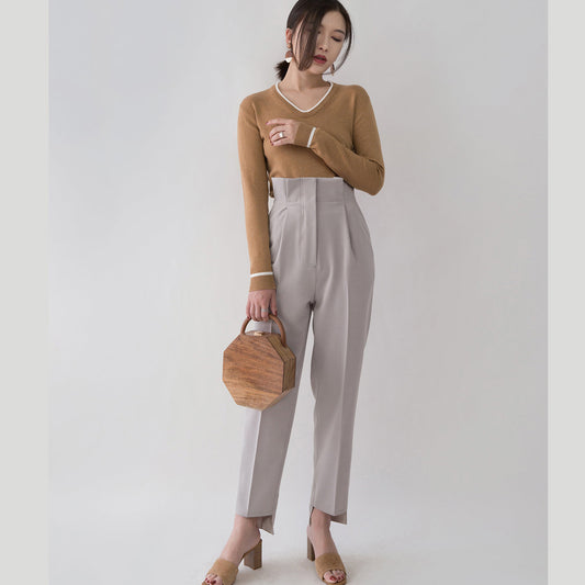 Grobstrickoberteile in Braun Herbstmode Strickblusen mit V-Ausschnitt Feine, seitlich offene Pullover