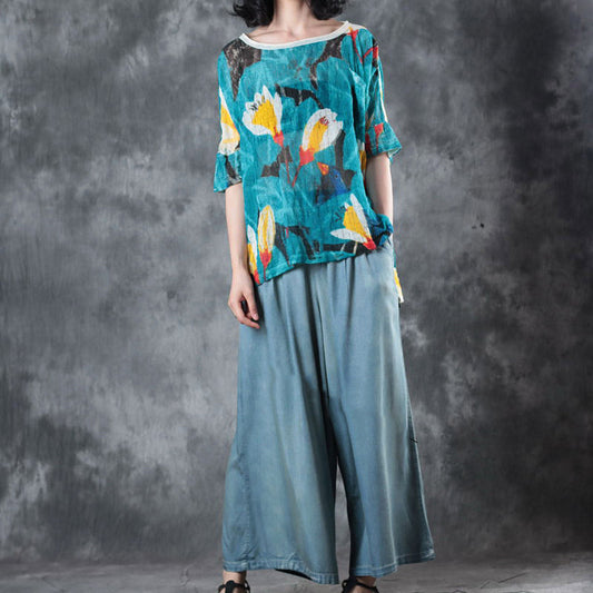 Modisches blaues T-Shirt aus natürlichem Leinen. Trendy Leinen-T-Shirt in Übergröße. Lässiger Pullover aus natürlichem Leinen mit halben Ärmeln und Rundhalsausschnitt (nicht vorrätig).