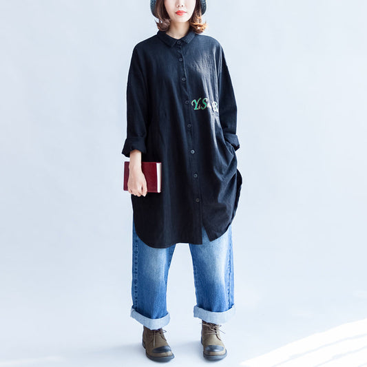 Schwarze Baumwolloberteile mit Alphabet-Stickerei vorne, lange Ärmel, mittellange Hemden in Übergröße