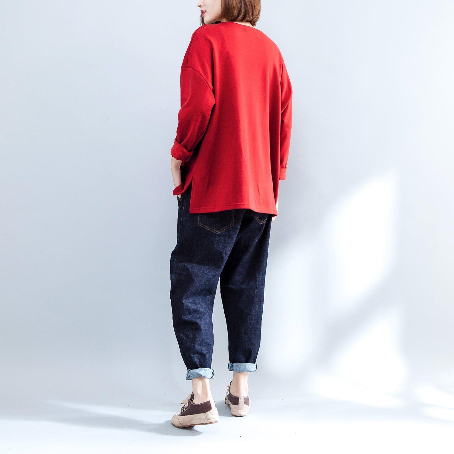 Lässiges T-Shirt mit roten Alphabet-Prints, lässiger Langarmpullover